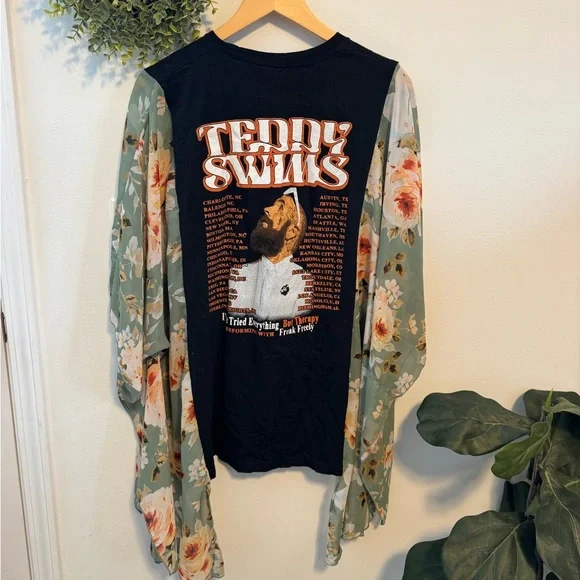 Custom Teddy Swims Concert Tee with Floral Kimono Sleeves - Picture 5 of 6